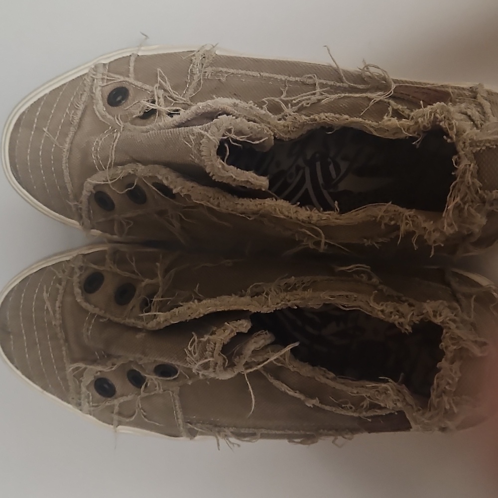 Blowfish Malibu tan size 10